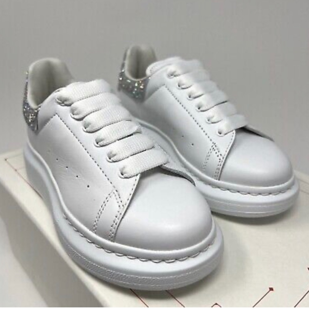 Toddler size 9 gently worn excellent condition.